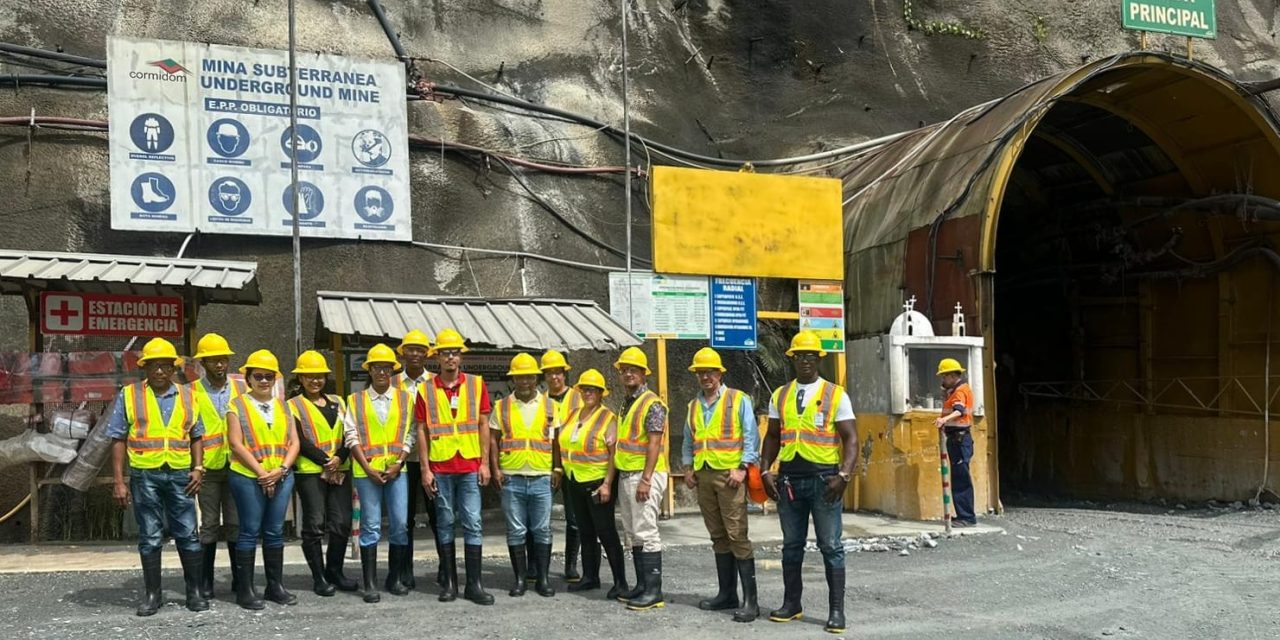 Comunicadores y comunitarios visitan mina «Cormidom» en Maimón