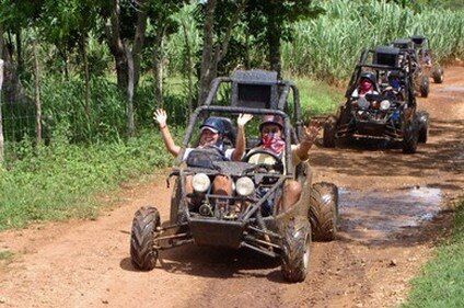 Hernani Aquino, propulsor de la campaña patriótica #RDPorLoAlto, hace un llamado urgente a las autoridades competentes para regular el uso de buggies y four wheels en áreas naturales de República Dominicana.