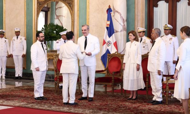 Luis Abinader recibe cartas credenciales de siete nuevos embajadores