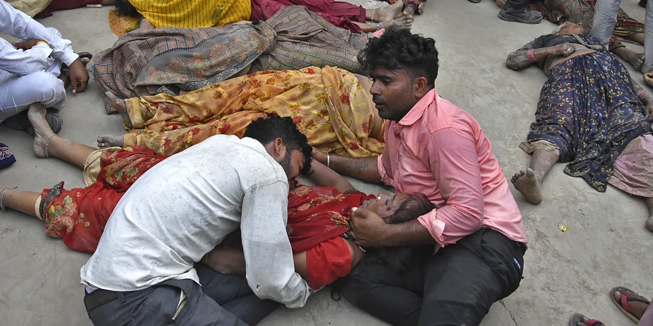 La India: Más de 100 muertos en una estampida en un evento religioso
