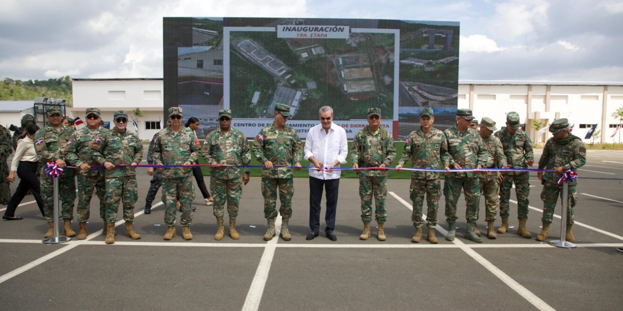 Presidente Abinader inaugura 20 instalaciones militares