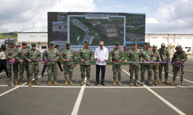 Presidente Abinader inaugura 20 instalaciones militares