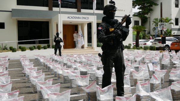 DNCD Incauta una tonelada y media de Cocaina en Caucedo, es el tercer alijo de mayor volumen confiscado en la historia del país.