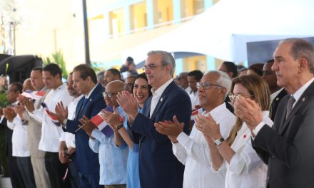 Presidente Abinader da inicio al año escolar 2024-2025, llama a sectores de la sociedad a trabajar en un Pacto por la Calidad de la Educación