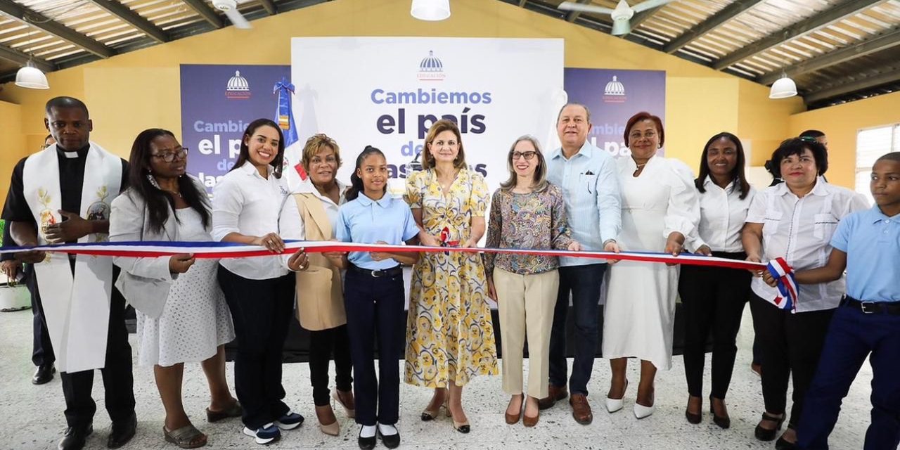 Vicepresidenta Raquel Peña inaugura escuela y Caipi en Santo Domingo Norte