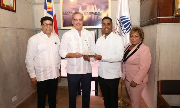 Presidente Abinader supervisa remozamiento del Faro a Colón