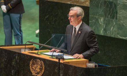 Presidente Abinader llega a RD tras participar en 79° periodo de sesiones de la Asamblea General de la ONU