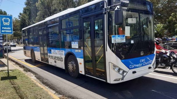 Intrant prohíbe paradas ilegales de motoristas en los corredores de autobuses