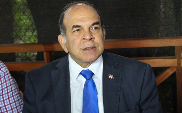 Pelegrín Castillo Seman, advirtió al Presidente Abinader sobre la urgencia de reaccionar con valor y responsabilidad, los planes internacionales de desestabilizar toda la Isla