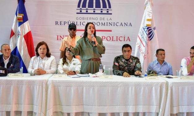 Ministra de Interior y Policía Faride Raful, sostiene encuentro con habitantes de Cienfuegos, en Santiago