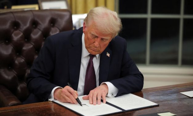 Trump pedirá a Seguridad Nacional y al Pentágono que preparen centro para migrantes en Guantánamo