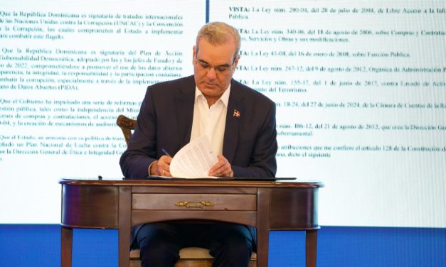 Presidente Abinader firma decreto que crea la Comisión Presidencial para establecer el Sistema Nacional de Transparencia y Anticorrupción