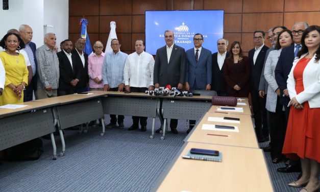 Gobierno Central anuncia aumento salarial de 12% desde Abril de este año y un 8% desde Febrero 2025 al sector privado no sectorizado