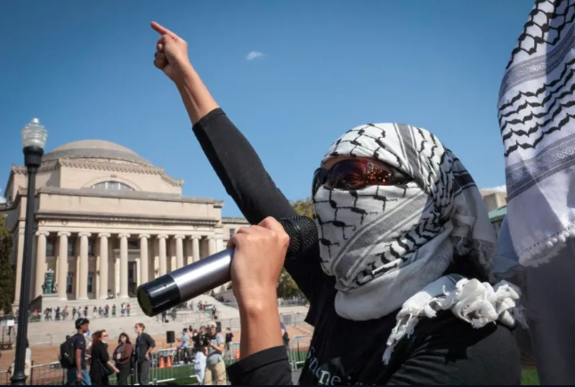 EE.UU: ICE arresta a activista palestino que ayudó a liderar protestas en la Universidad de Columbia.