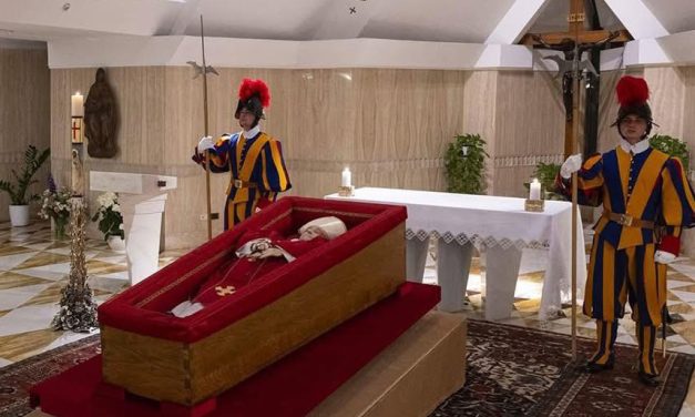 El féretro del Papa Francisco ya se encuentra en la Basílica vaticana