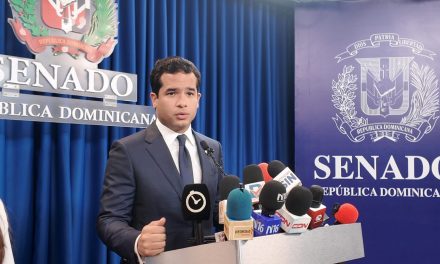 Senador Omar Fernández presenta proyecto de ley a favor de familiares y afectados en tragedia de Jet Set.