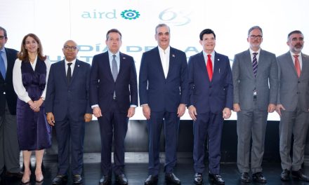 Presidente Abinader afirma el país se encuentra en posición adecuada tras anuncio de Estados Unidos de aumentar un 10 % los aranceles