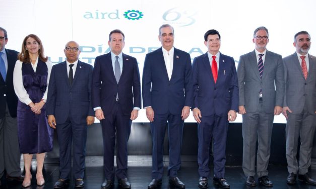 Presidente Abinader afirma el país se encuentra en posición adecuada tras anuncio de Estados Unidos de aumentar un 10 % los aranceles