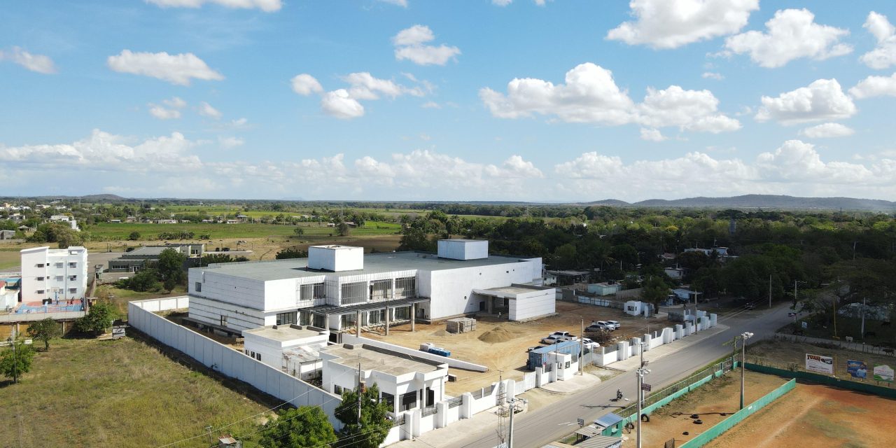 Construcción del Hospital Municipal de Dajabón tiene un 65 % completado