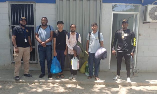 DGM detiene cinco cubanos y tres indios por violar las normas migratorias del país