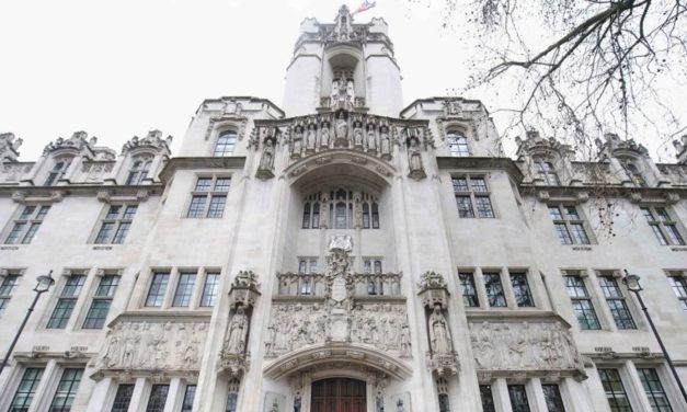 Tribunal Supremo británico define «mujer» según sexo biológico