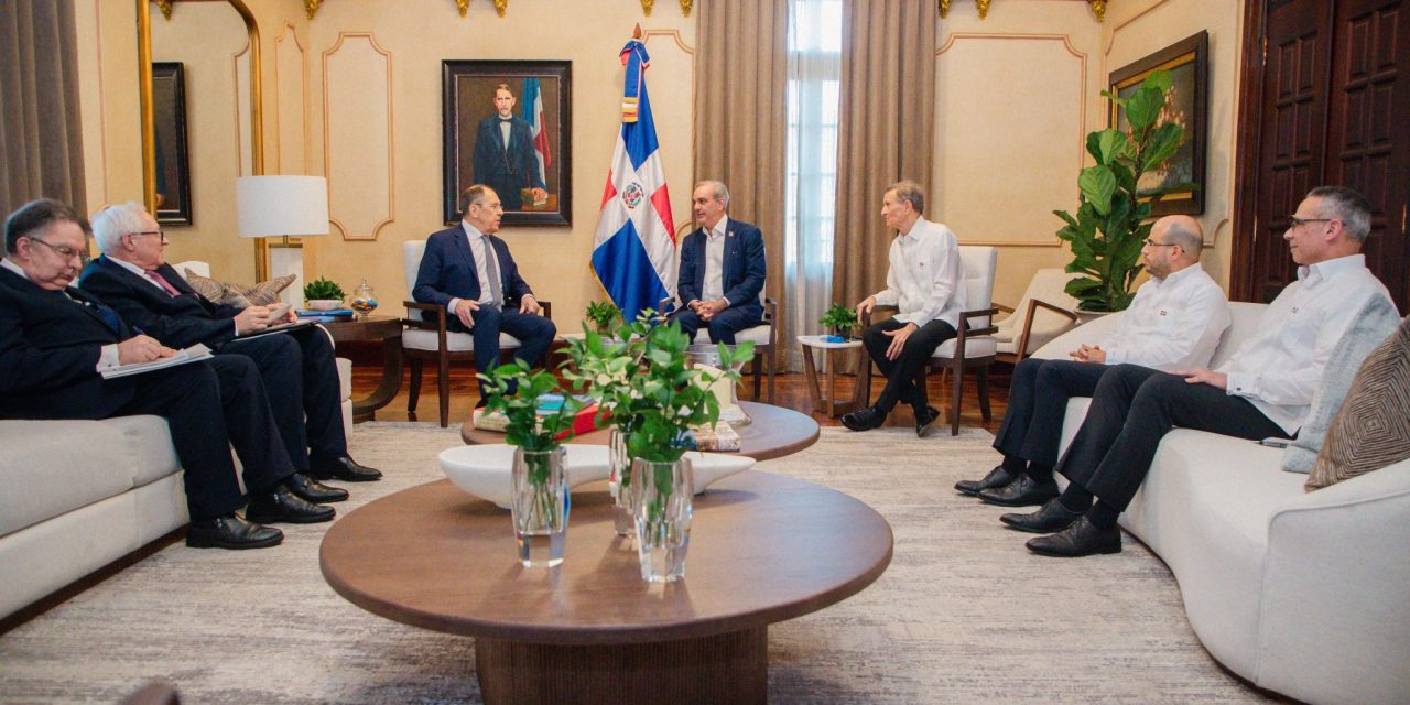 Presidente Abinader recibe al canciller ruso Sergey Lavrov en el Palacio Nacional.