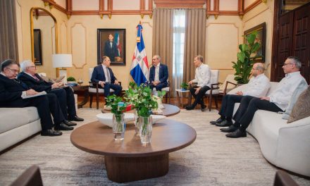Presidente Abinader recibe al canciller ruso Sergey Lavrov en el Palacio Nacional.