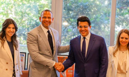 Ministerio de Turismo y Alex Rodríguez anuncian inversión de mil millones de dólares en Playa Grande