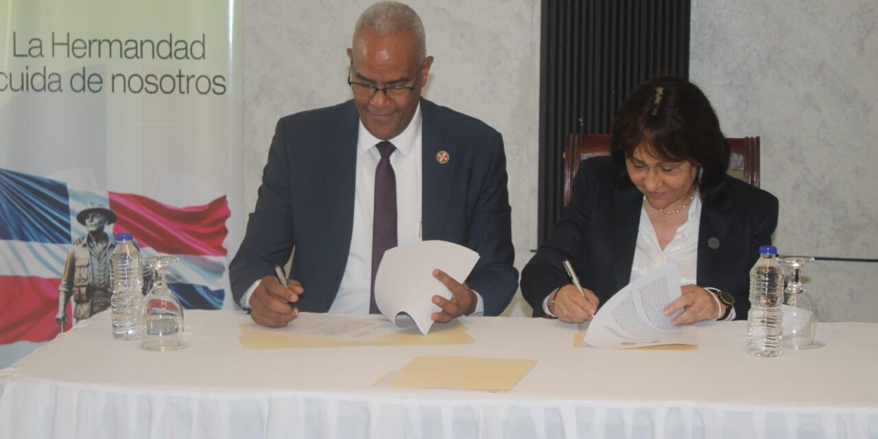 Firma del Convenio Interinstitucional entre la Hermandad de Veteranos Pensionados de las FFAA.  y la P.N.,  con El INIEICONT