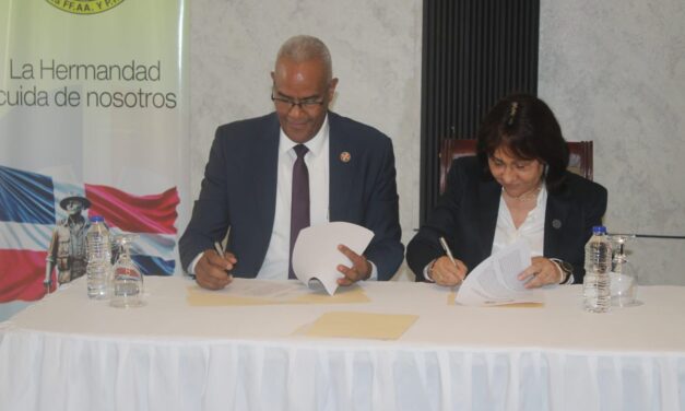Firma del Convenio Interinstitucional entre la Hermandad de Veteranos Pensionados de las FFAA.  y la P.N.,  con El INIEICONT