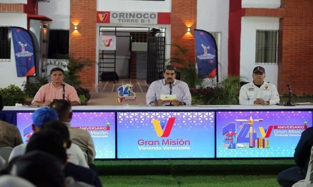Venezuela: Maduro anuncia aumento de pensiones a 50 dólares americanos, unos 4,336.89 Bolívares