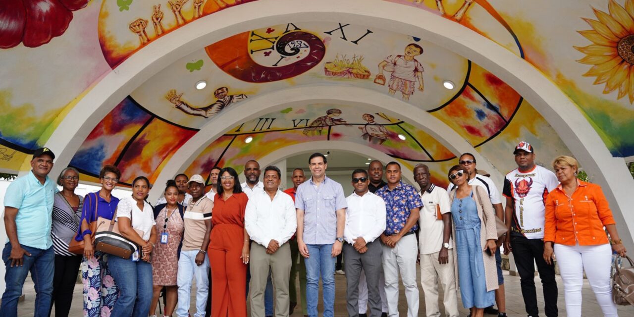 Roberto Ángel refuerza compromiso con Los Alcarrizos y proyecta Casa de la Cultura local