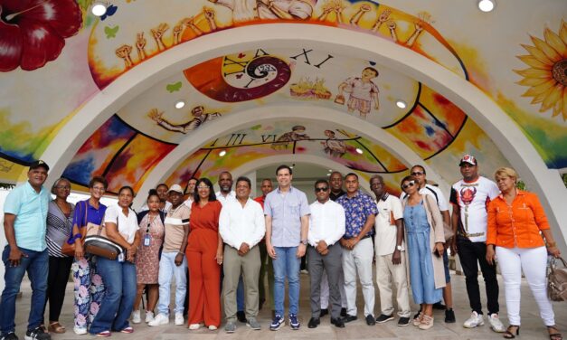 Roberto Ángel refuerza compromiso con Los Alcarrizos y proyecta Casa de la Cultura local