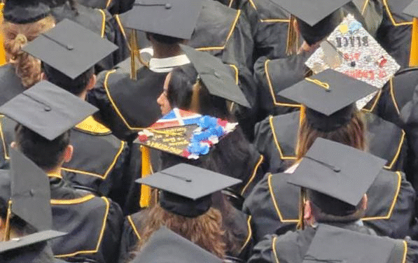 Dominicana de 22 años se gradúa con honores en Ingeniería Mecánica en Estados Unidos