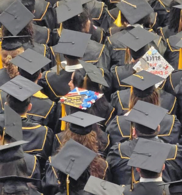 Dominicana de 22 años se gradúa con honores en Ingeniería Mecánica en Estados Unidos