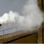 ¡Habemus papam! Sale humo blanco de la Capilla Sixtina y ya tenemos un nuevo papa