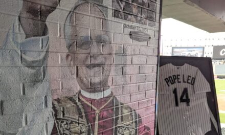 Los White Sox presentan un mural en honor al Papa León