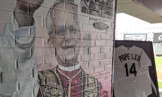 Los White Sox presentan un mural en honor al Papa León