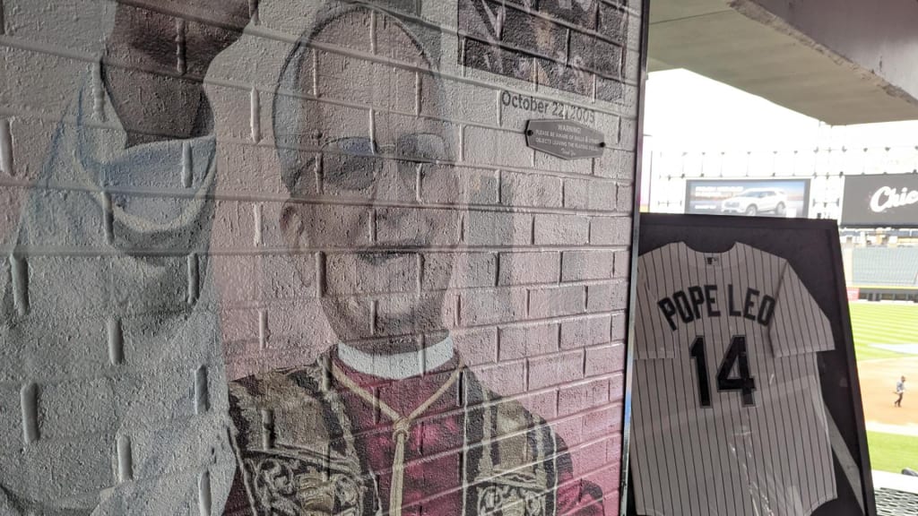 Los White Sox presentan un mural en honor al Papa León