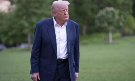 Trump afirma que los aviones israelíes darán la vuelta tras duras advertencias
