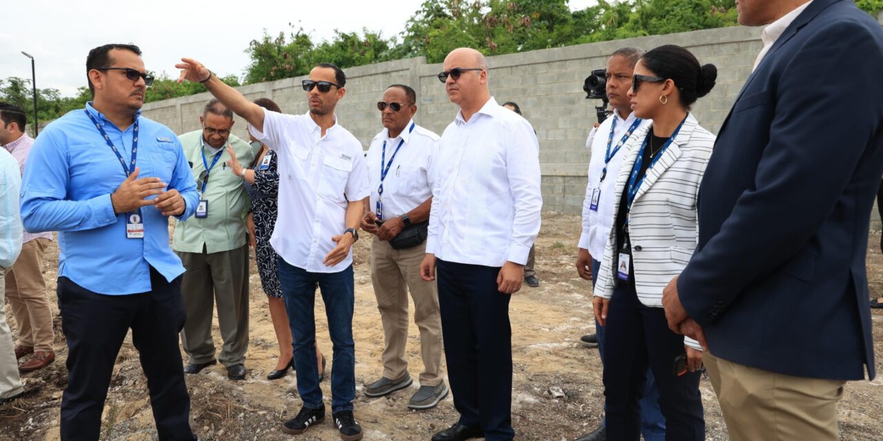 Director general del IDAC supervisa trabajos de instalación del nuevo radar Doppler Meteorológico en el AILA