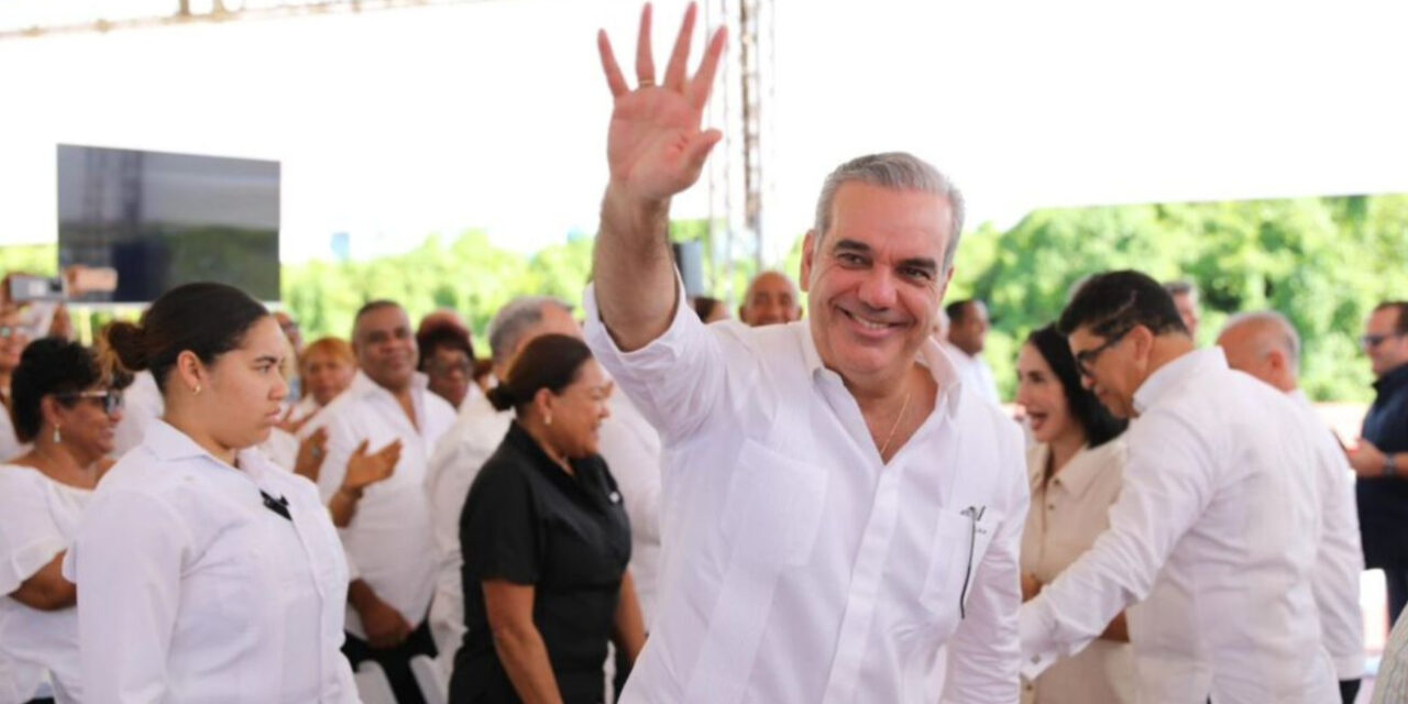 Abinader inaugurará nuevo recinto de la UASD, escuela y asfaltado de calles en Constanza; también inaugurará tres naves industriales en Santiago y entregará títulos de propiedad