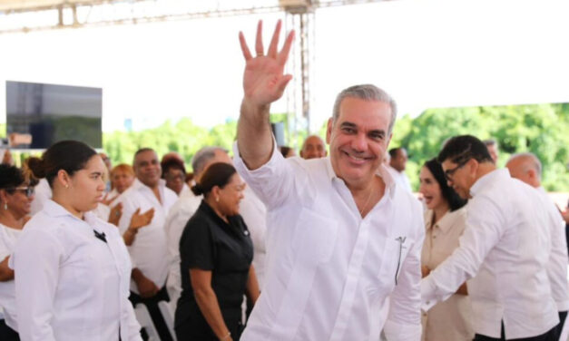 Abinader inaugurará nuevo recinto de la UASD, escuela y asfaltado de calles en Constanza; también inaugurará tres naves industriales en Santiago y entregará títulos de propiedad