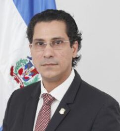 Diputado anuncia proyecto de ley para elevar la edad de pensión en sistemas públicos y de la seguridad social