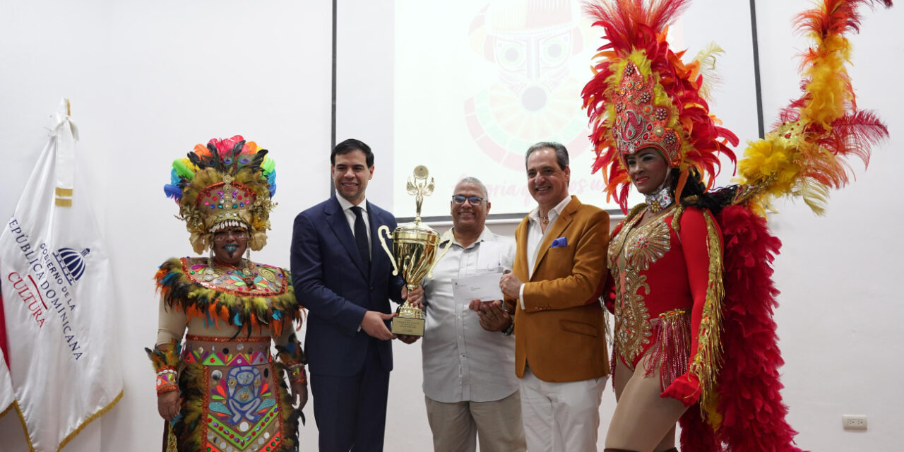 Ministerio de Cultura entrega premios anuales de carnaval