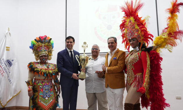 Ministerio de Cultura entrega premios anuales de carnaval