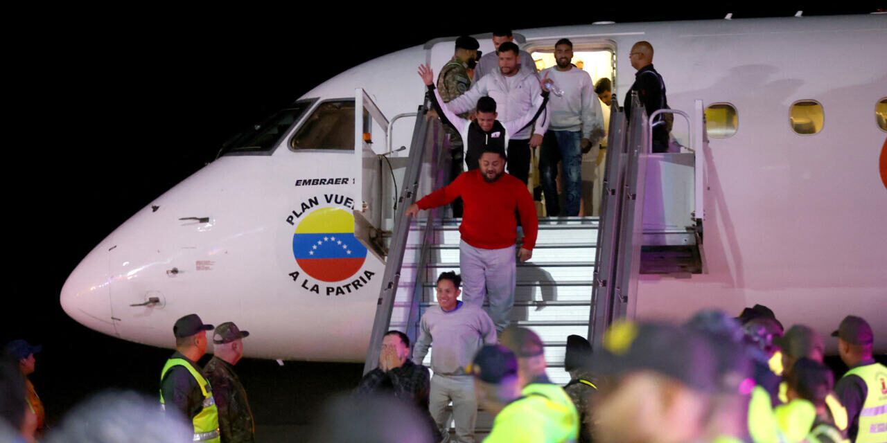 Más de 300 migrantes retornan a Venezuela desde México