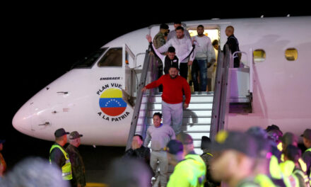 Más de 300 migrantes retornan a Venezuela desde México
