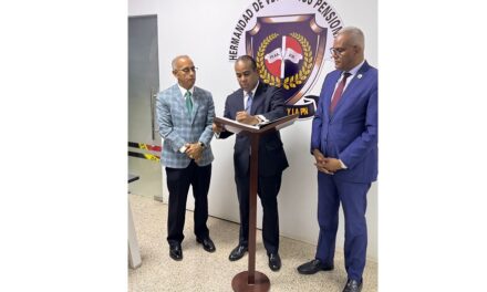 Hermandad de Veteranos presenta proyectos de dignidad a destacado congresista y comunicador Aníbal Díaz.