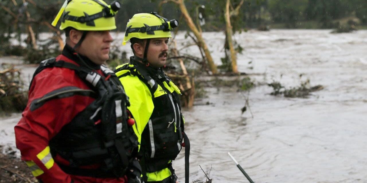Al menos 37 muertos en inundaciones en Texas, continúa la búsqueda de desaparecidos